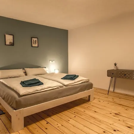 Rooms4ring@ Nurburgring Designer * Adenau